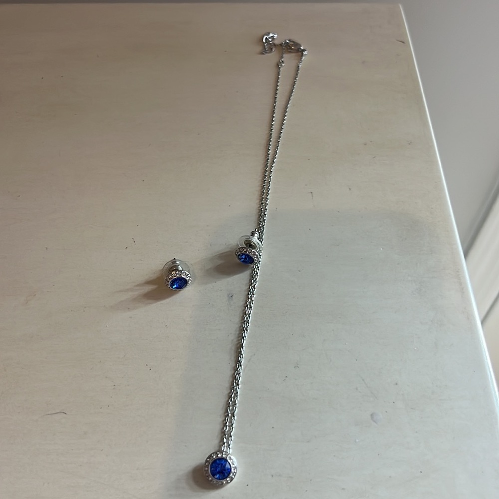 Swarovski blue sapphire earrings and necklace set - Picture 4 of 4